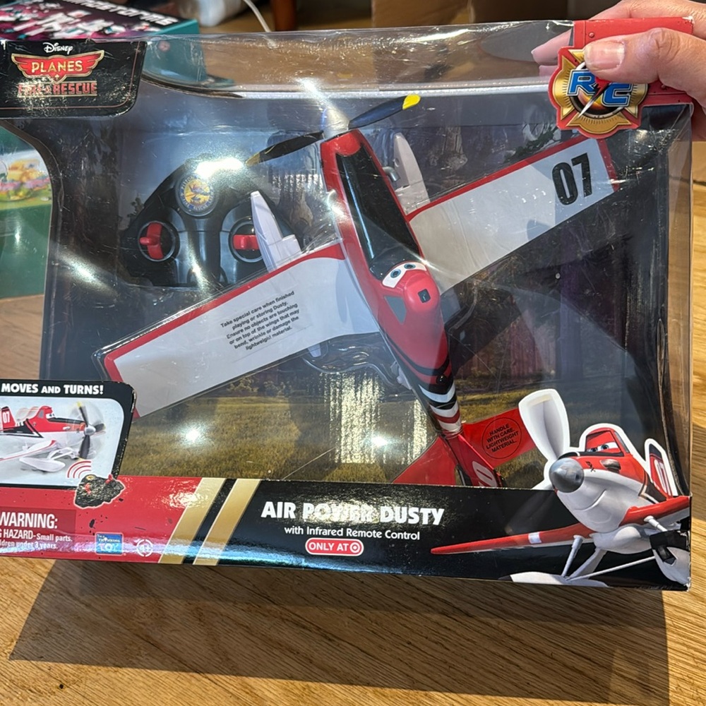 BNIB Disney Planes Fire & Rescue Air Powered Dusty